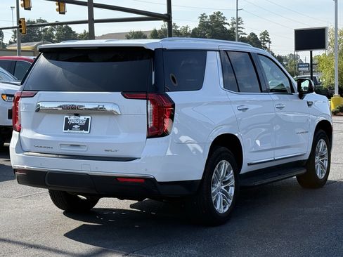 Used 2024 GMC Yukon SLT w/ SLT Premium Package AWD/4WD image 11