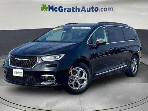 Used 2023 Chrysler Pacifica Limited FWD image 3