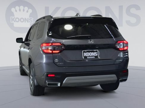 Used 2025 Honda Pilot Touring image 10