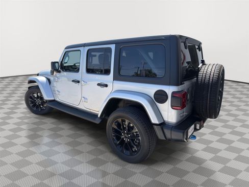 Used 2023 Jeep Wrangler Unlimited Sahara w/ Cold Weather Group AWD/4WD image 4