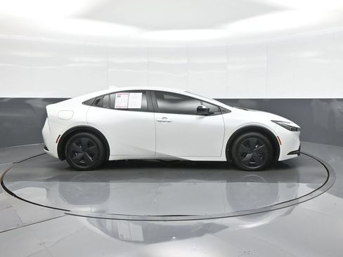 Certified 2024 Toyota Prius Prime FWD image 8