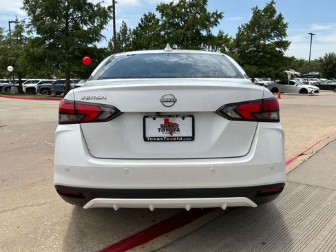 Used 2025 Nissan Versa SV FWD image 7