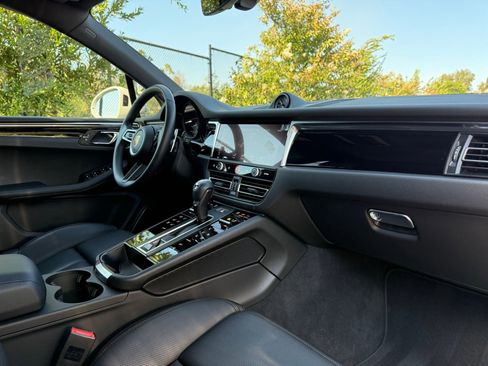 Used 2026 Porsche Macan AWD/4WD image 25