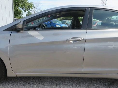 Used 2012 Hyundai Elantra GLS FWD image 39