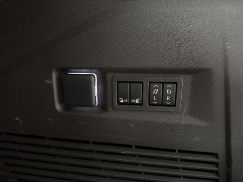 Used 2023 Chevrolet Tahoe Z71 w/ Luxury Package image 11