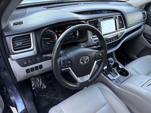 Used 2017 Toyota Highlander XLE image 13