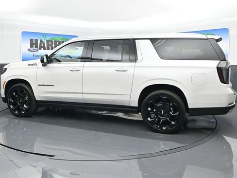 New 2025 Chevrolet Suburban High Country image 3