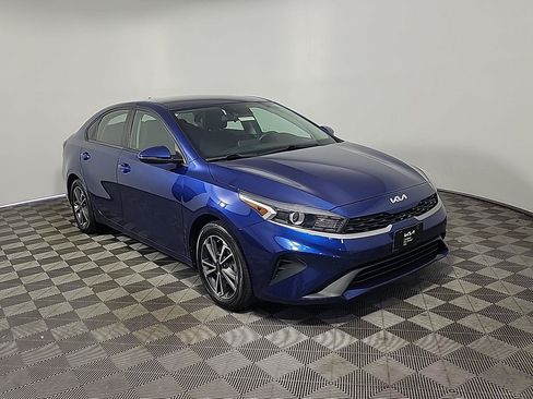 Used 2022 Kia Forte LXS w/ LXS Technology Package FWD image 1