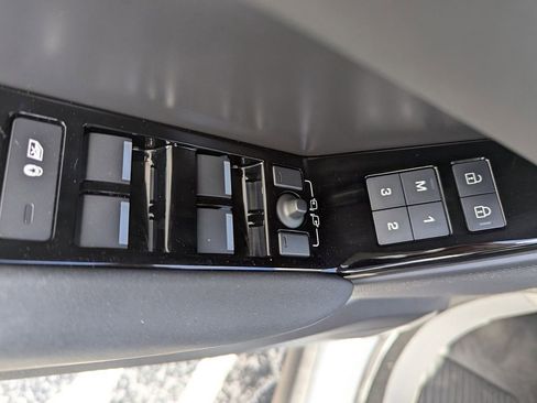 Used 2024 Land Rover Range Rover Velar Dynamic SE image 16