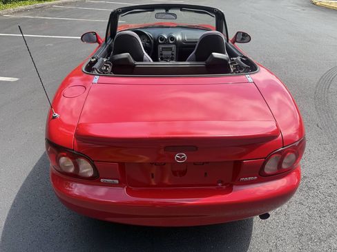 Used 2005 MAZDA MX-5 Miata RWD image 12