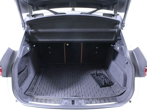 Certified 2025 Jaguar F-PACE R-Dynamic S AWD/4WD image 9
