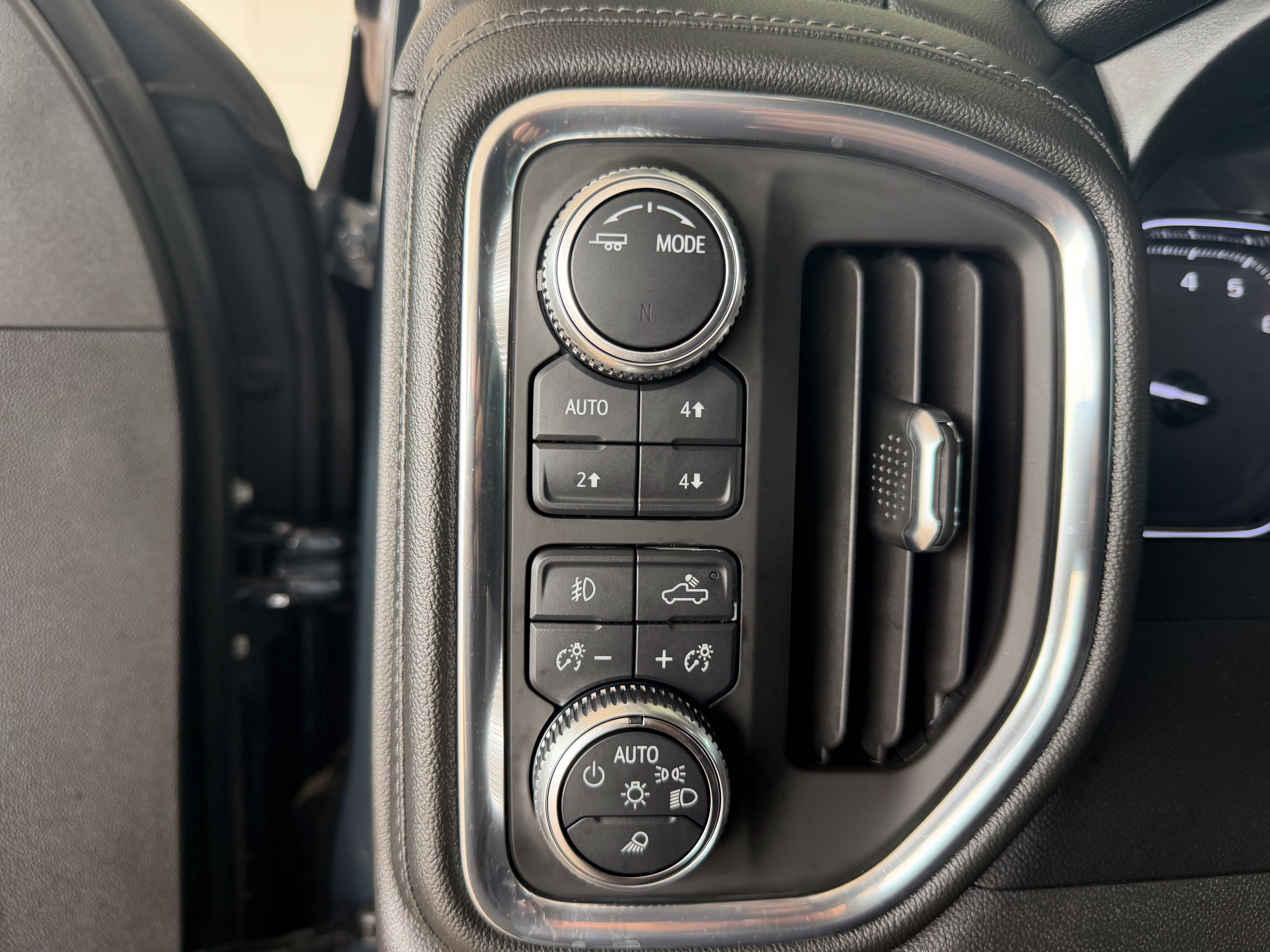 Used 2021 GMC Sierra 1500 SLT AWD/4WD image 34