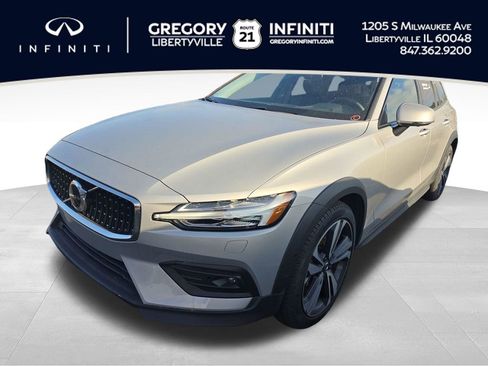 Used 2025 Volvo V60 B5 Cross Country Plus AWD/4WD image 1