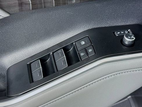 New 2026 Toyota Highlander Platinum image 14