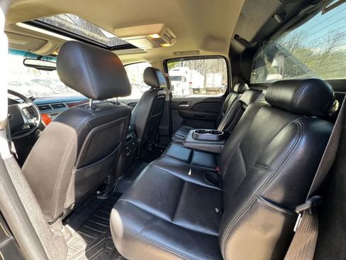 Used 2012 Chevrolet Avalanche LTZ AWD/4WD image 10