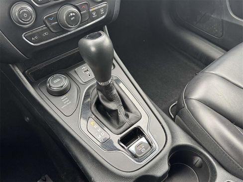 Used 2019 Jeep Cherokee Latitude Plus image 27