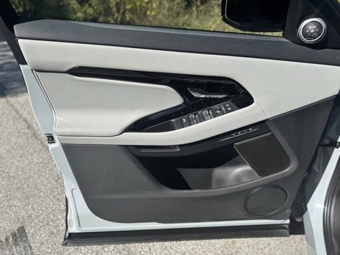 Used 2026 Land Rover Range Rover Evoque S image 10