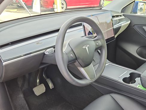 Used 2021 Tesla Model Y Long Range image 13