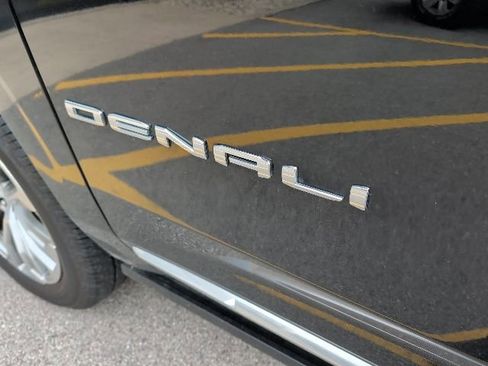 Used 2021 GMC Yukon Denali image 5