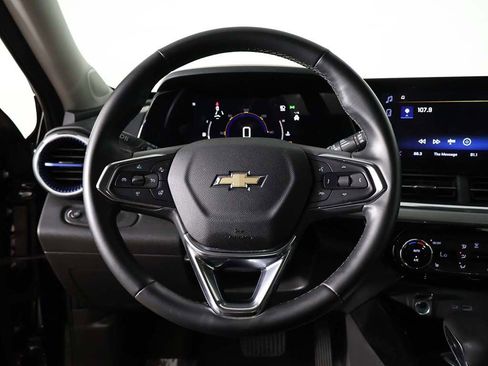 Used 2025 Chevrolet Trax LT w/ Driver Confidence Package FWD image 35
