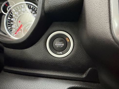 Used 2022 RAM 1500 Big Horn AWD/4WD image 14
