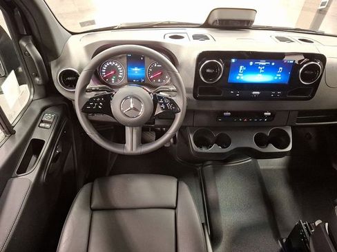 Used 2025 Mercedes-Benz Sprinter 2500 image 11