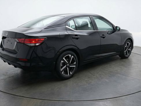 Used 2025 Nissan Sentra SV image 9