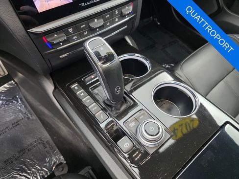 Used 2022 Maserati Quattroporte GT RWD image 23