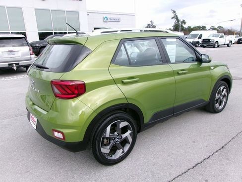 Used 2024 Hyundai Venue SEL image 4