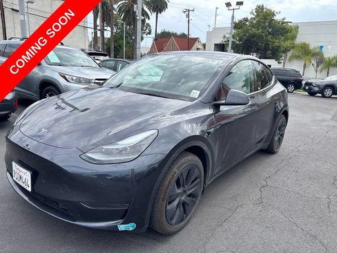 Used 2025 Tesla Model Y Long Range RWD image 8