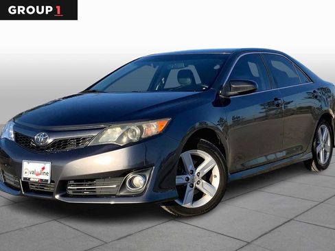 Used 2013 Toyota Camry SE image 1