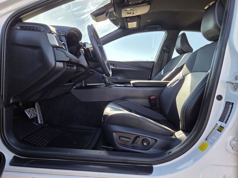 Used 2025 Toyota Camry SE image 12