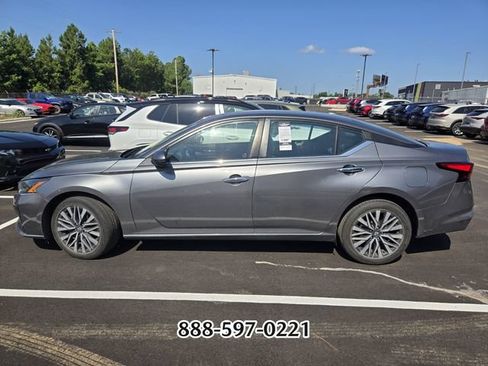 Used 2023 Nissan Altima 2.5 SV AWD/4WD image 2