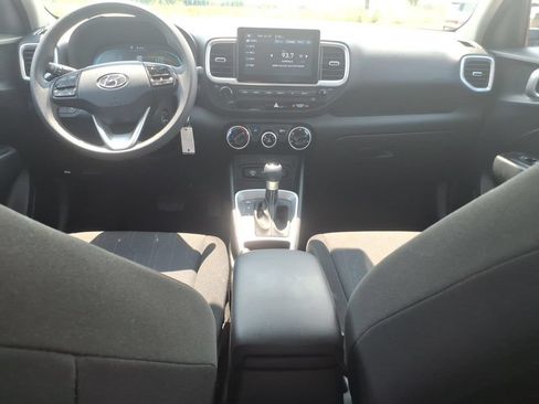 Used 2025 Hyundai Venue SE FWD image 14