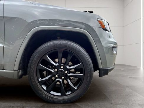 Used 2020 Jeep Grand Cherokee Altitude AWD/4WD image 22
