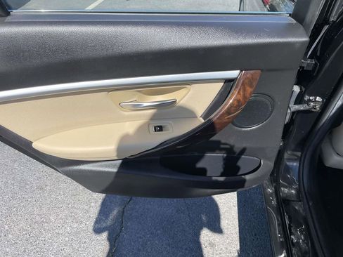Used 2018 BMW 330i xDrive Sedan w/ Convenience Package image 19