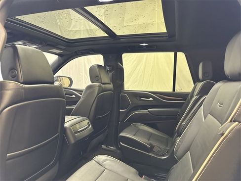Used 2022 Cadillac Escalade Premium Luxury image 14