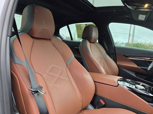 Used 2025 BMW i5 eDrive40i w/ M Sport Package image 11