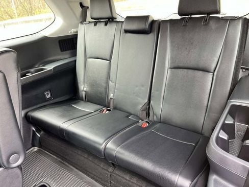 Used 2024 Toyota Grand Highlander XLE image 19