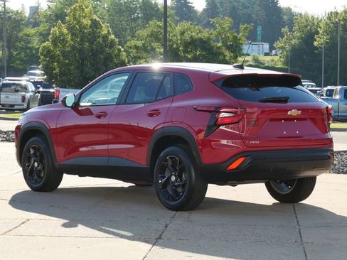 Used 2026 Chevrolet Trax LS w/ LS Convenience Package FWD image 5