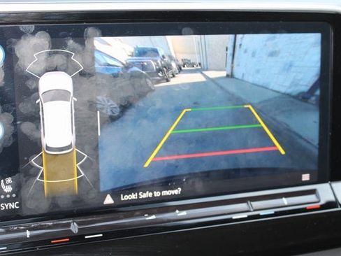 Used 2025 Volkswagen Atlas Cross Sport SE image 8