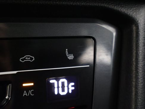 Used 2022 Volkswagen Tiguan SE image 47