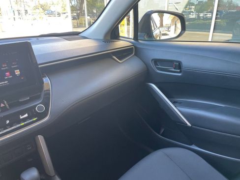 Used 2025 Toyota Corolla Cross LE image 36