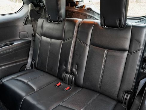 Used 2018 Nissan Pathfinder Platinum image 16