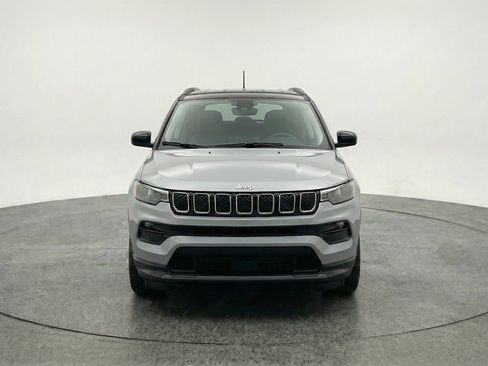 Used 2025 Jeep Compass Limited AWD/4WD image 2