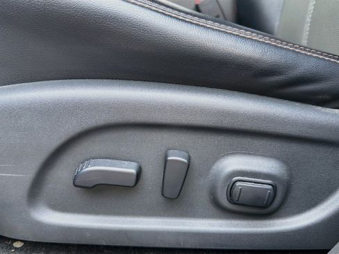 Used 2019 Nissan Pathfinder SL FWD image 12