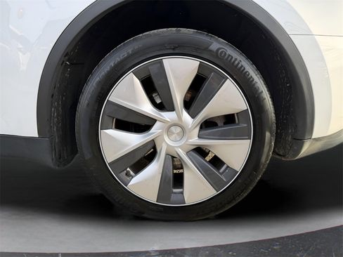 Used 2023 Tesla Model Y Long Range image 10