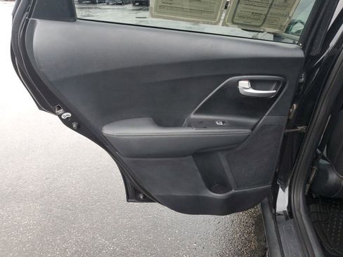 Used 2017 Kia Niro EX image 26