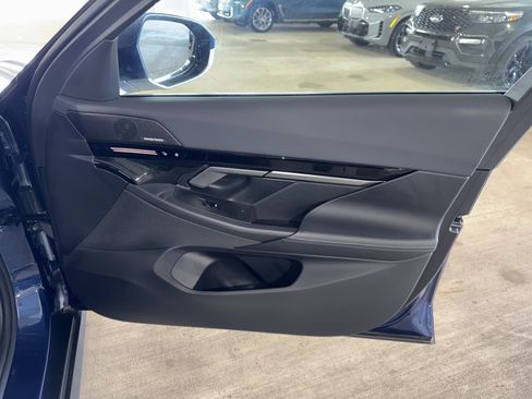 Certified 2025 BMW 530i image 9