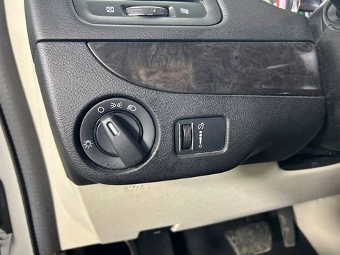 Used 2014 Dodge Grand Caravan SXT image 19